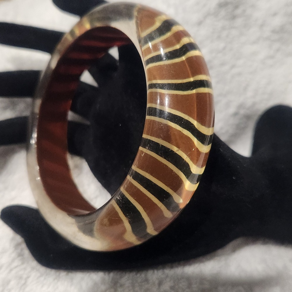 Vintage Chunky Resin Bangle Bracelet Striped Brown Black Tan Domed chunky 7 4"‎